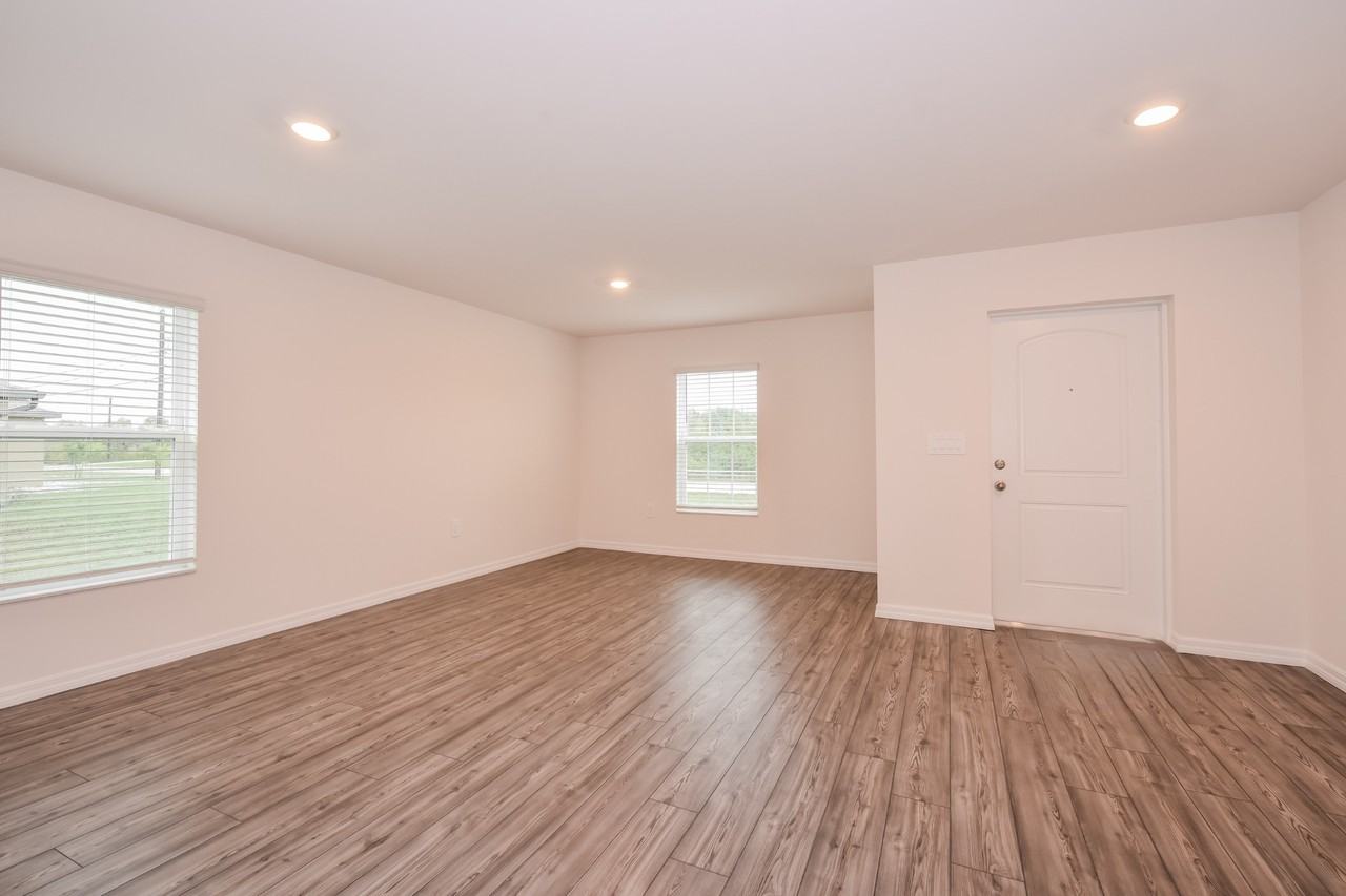 885 Youngreen Dr - Photo 5 of 18