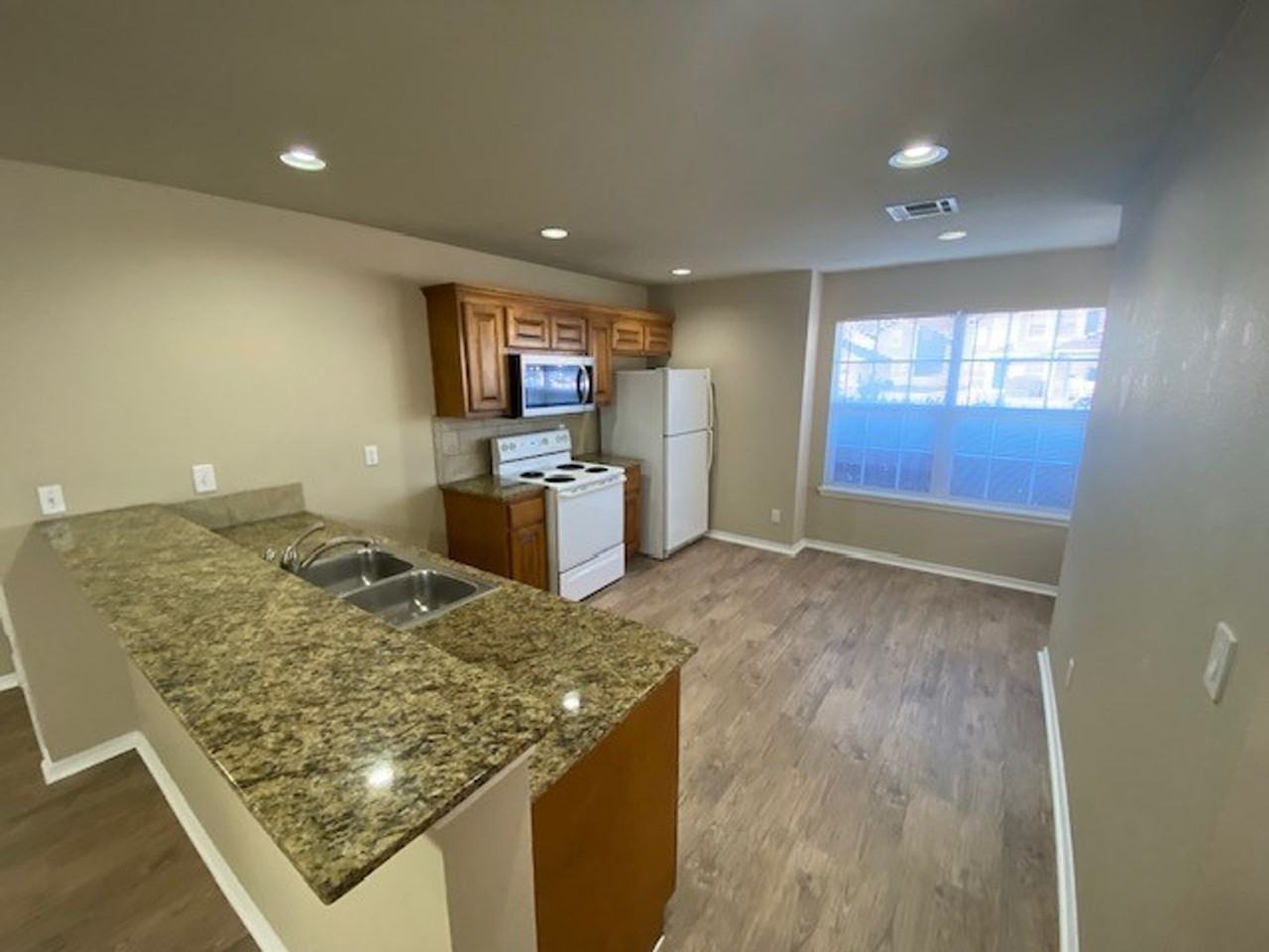 954 Pebble Brk - Photo 4 of 18