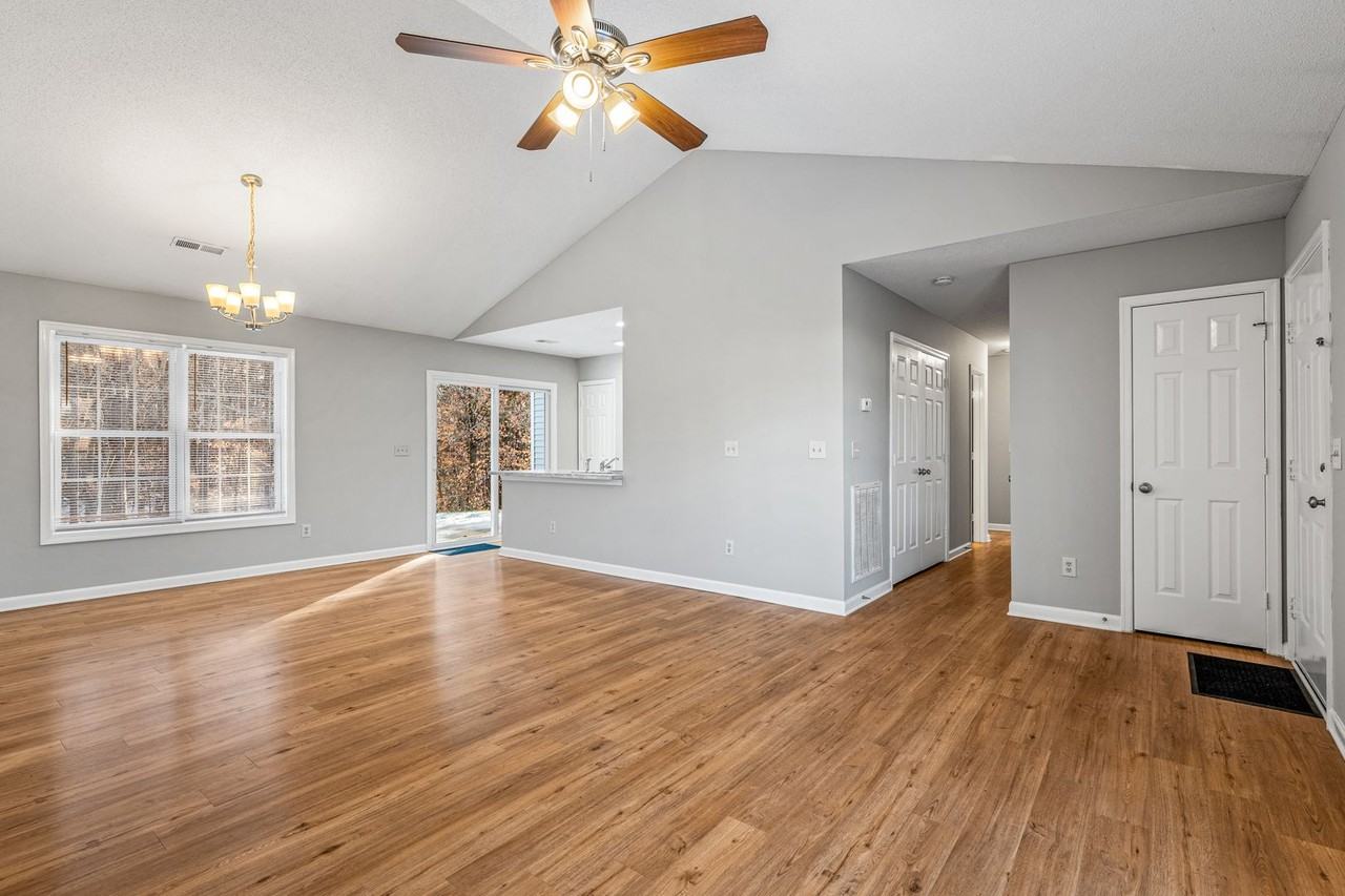 811 Valley Oak Dr - Photo 3 of 27