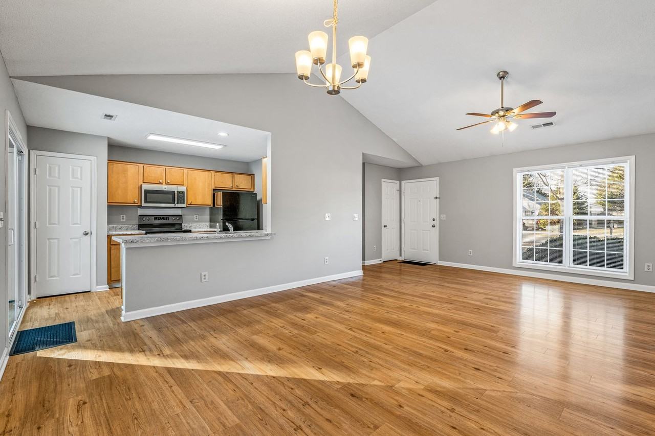 811 Valley Oak Dr - Photo 4 of 27