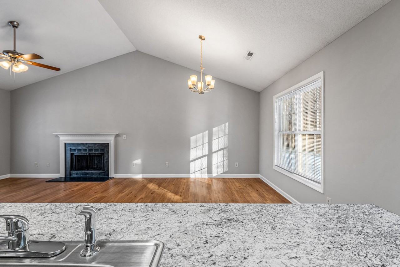 811 Valley Oak Dr - Photo 6 of 27