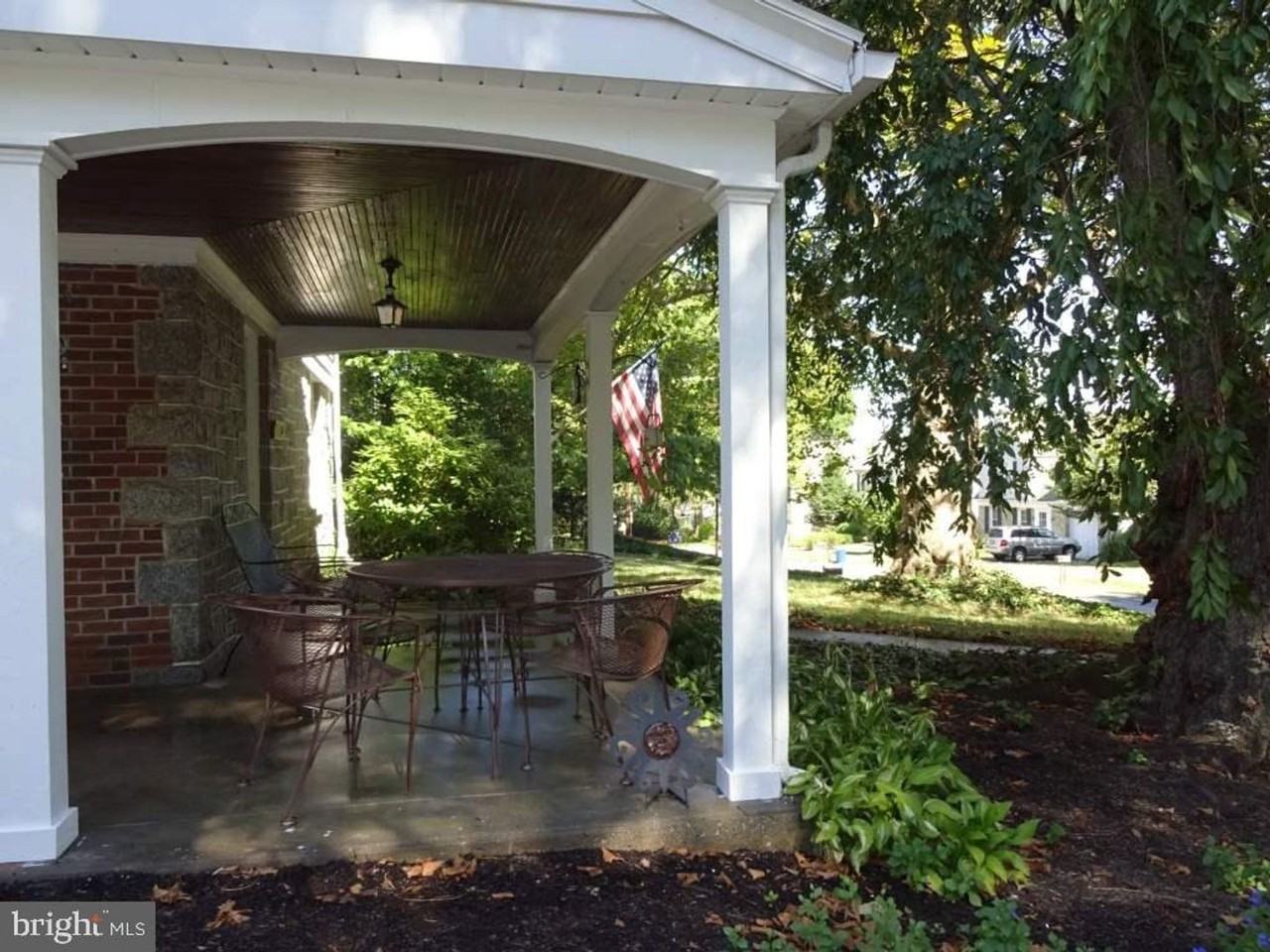 1524 Clover Ln - Photo 3 of 17