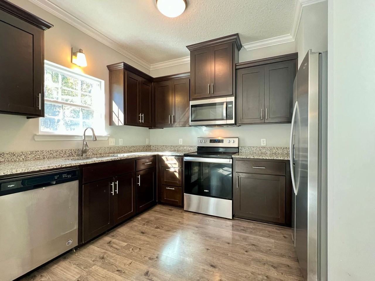 128 Hamlet Ct - Photo 6 of 29