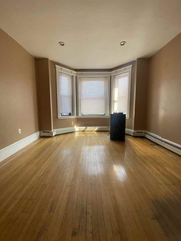 188 Harvard Avenue - Photo 3 of 9