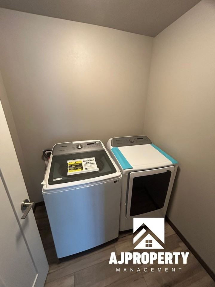 9009 W 22nd St - Photo 7 of 19