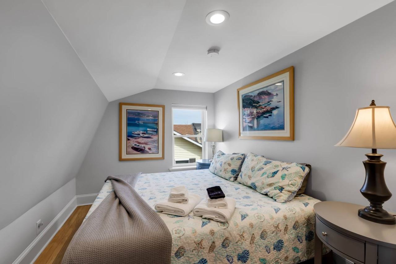 139 Pleasant St - Photo 3 of 11
