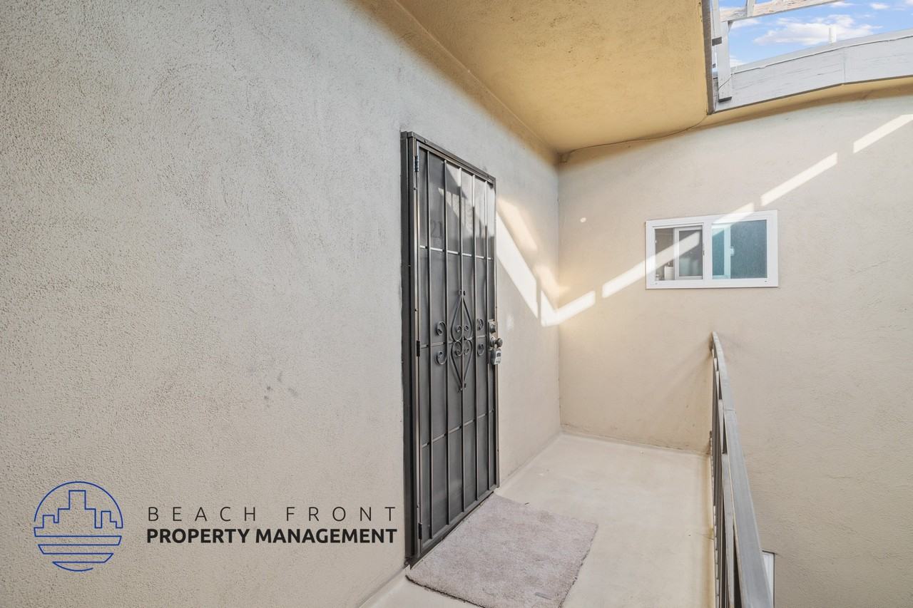 1887 Monrovia - Photo 3 of 29