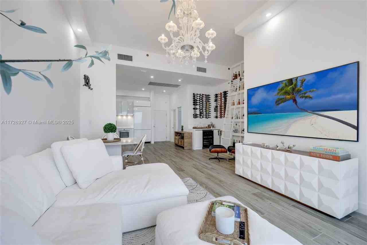 2301 Collins Ave #1625 - Photo 3 of 19