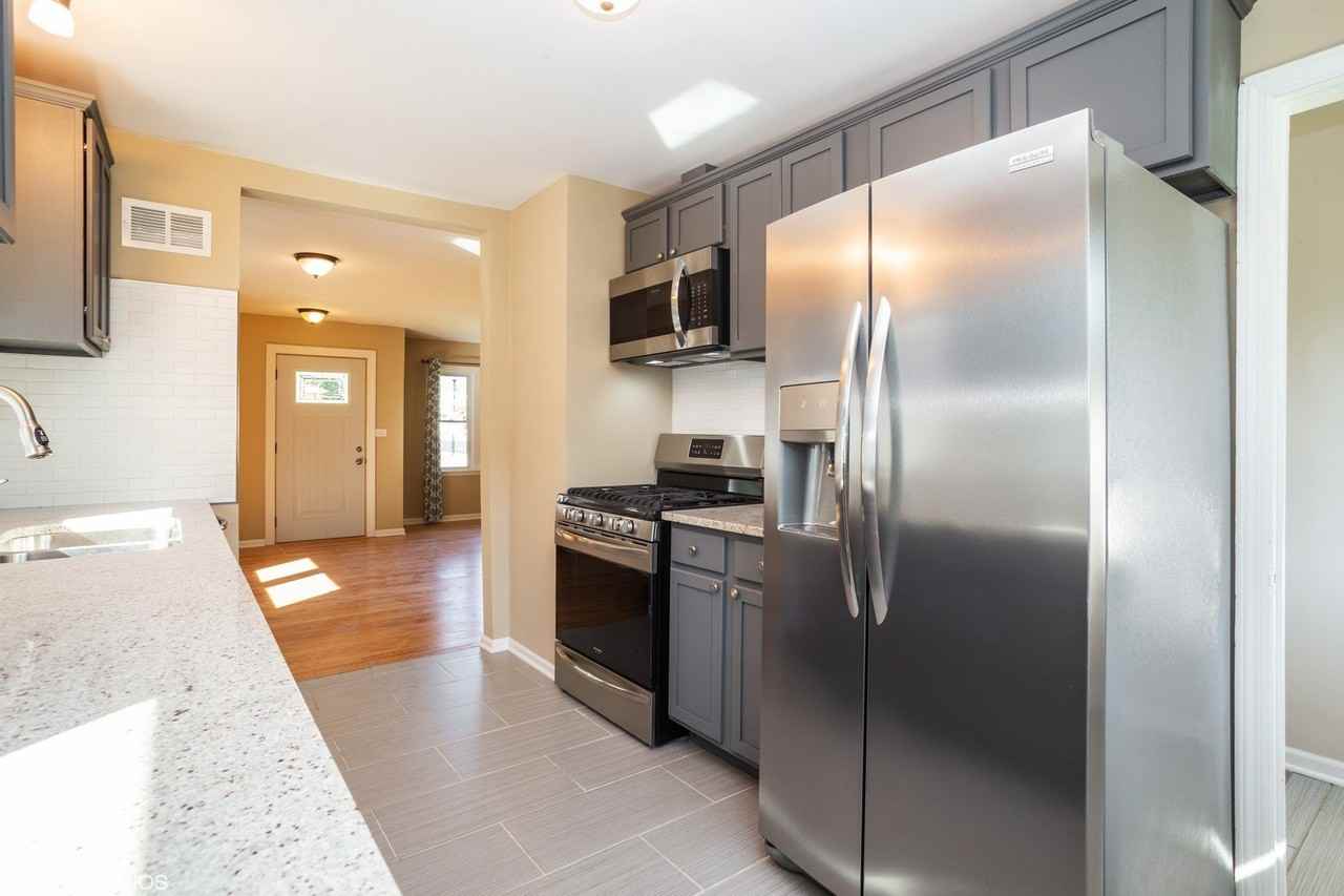 285 N Ridgeland Ave - Photo 5 of 17