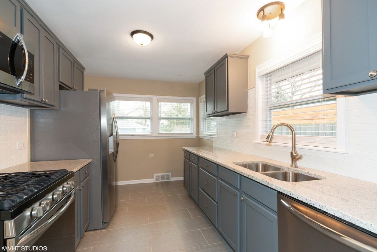 285 N Ridgeland Ave - Photo 6 of 17