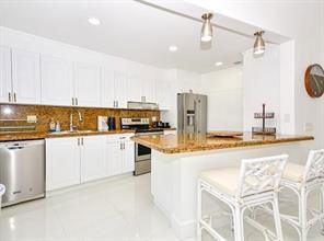 285 189th St - Photo 2 of 8