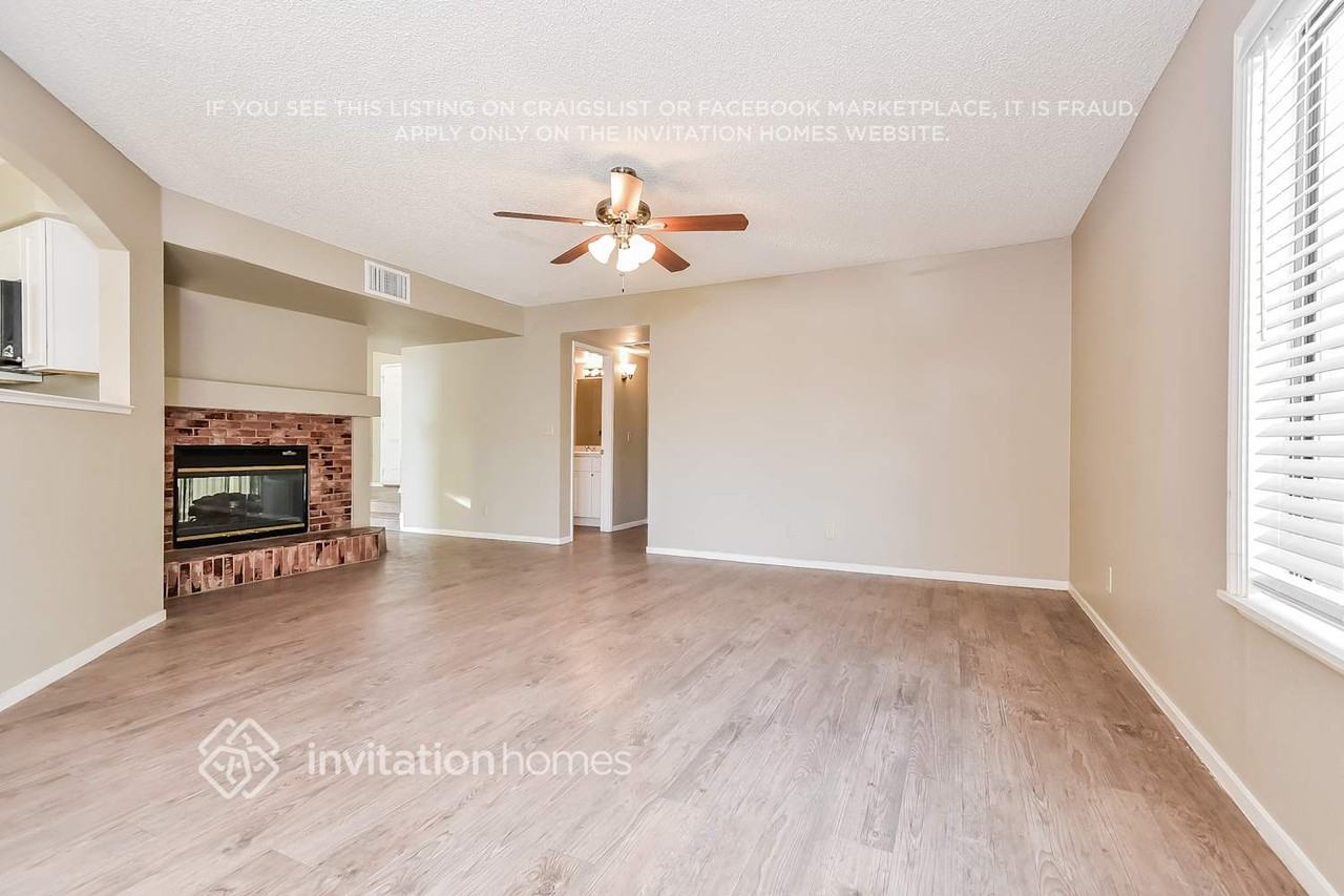 3320 Beach Port Dr - Photo 5 of 18