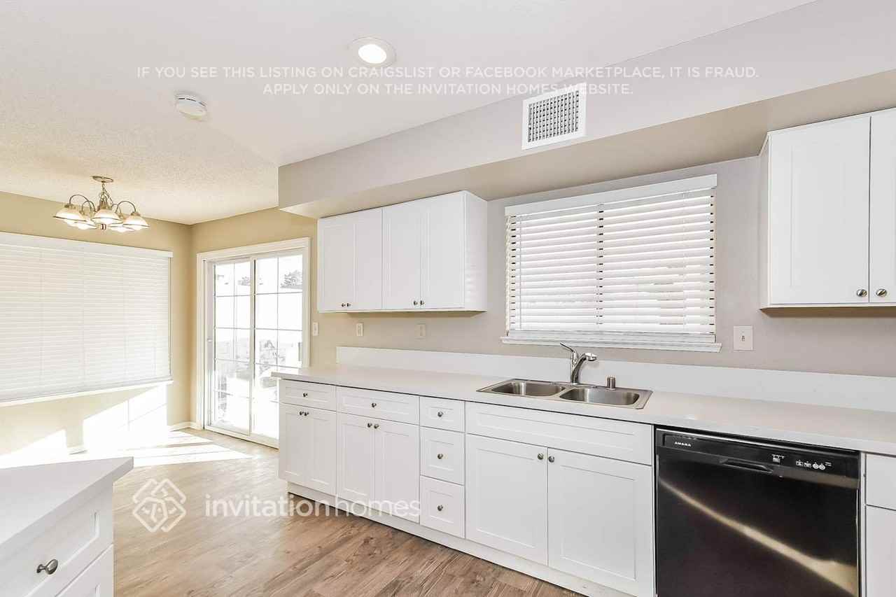 3320 Beach Port Dr - Photo 7 of 15