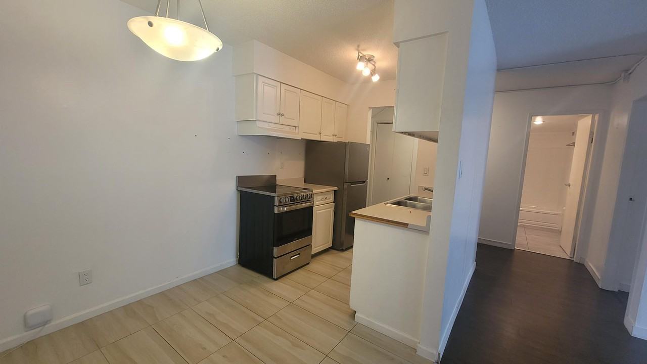 160 W 5th St - Photo 2 of 6