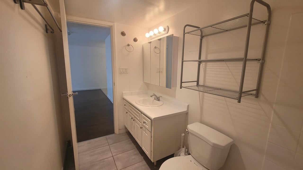 160 W 5th St - Photo 3 of 6