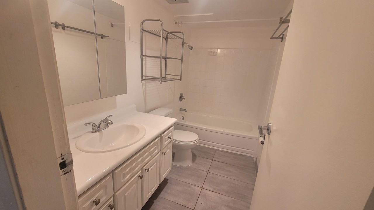 160 W 5th St - Photo 4 of 6