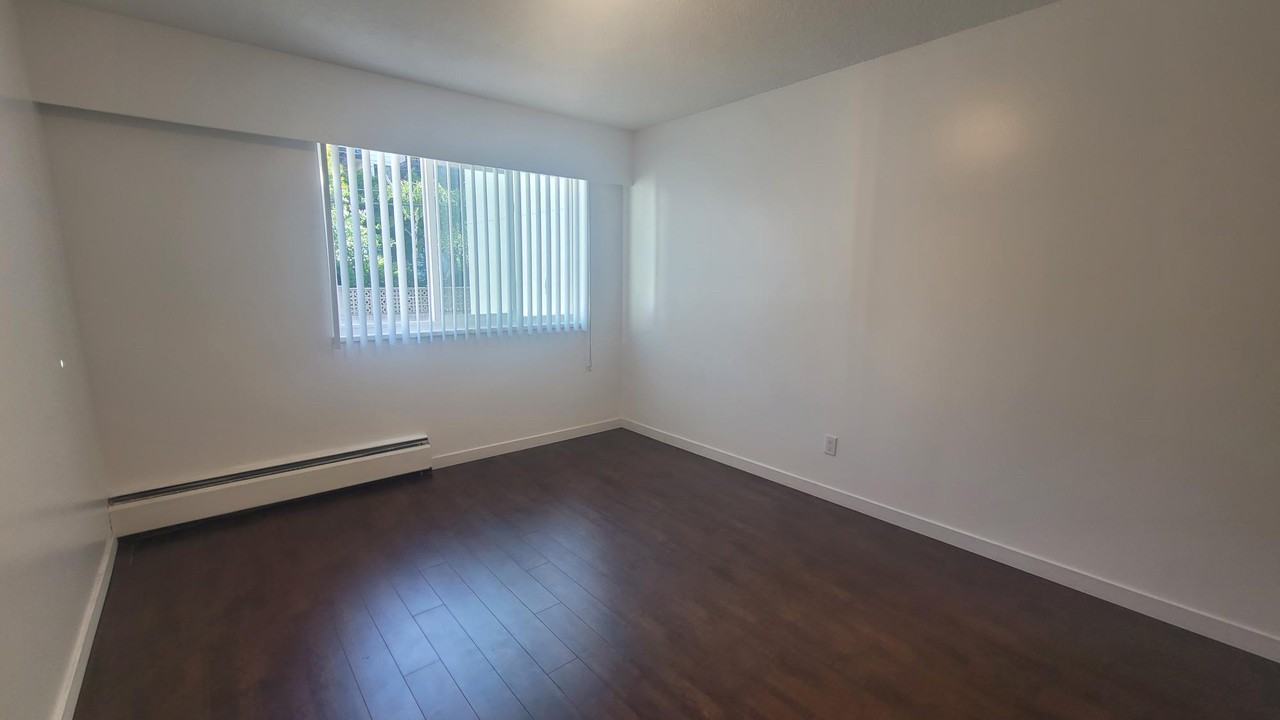 160 W 5th St - Photo 6 of 6