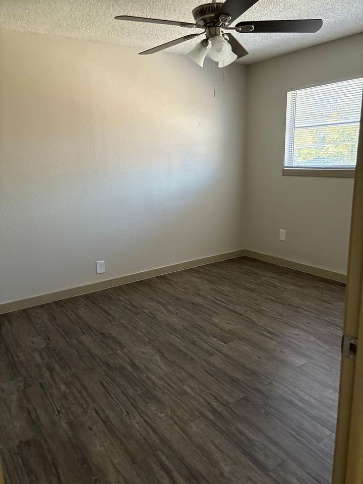 Commerce Village Apartments - Photo 4 of 20