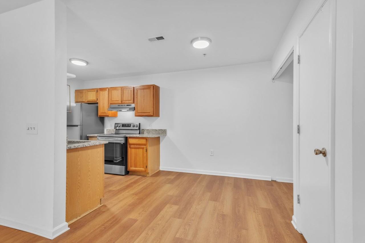 Acorn Grove Apartment Homes - Photo 7 of 28