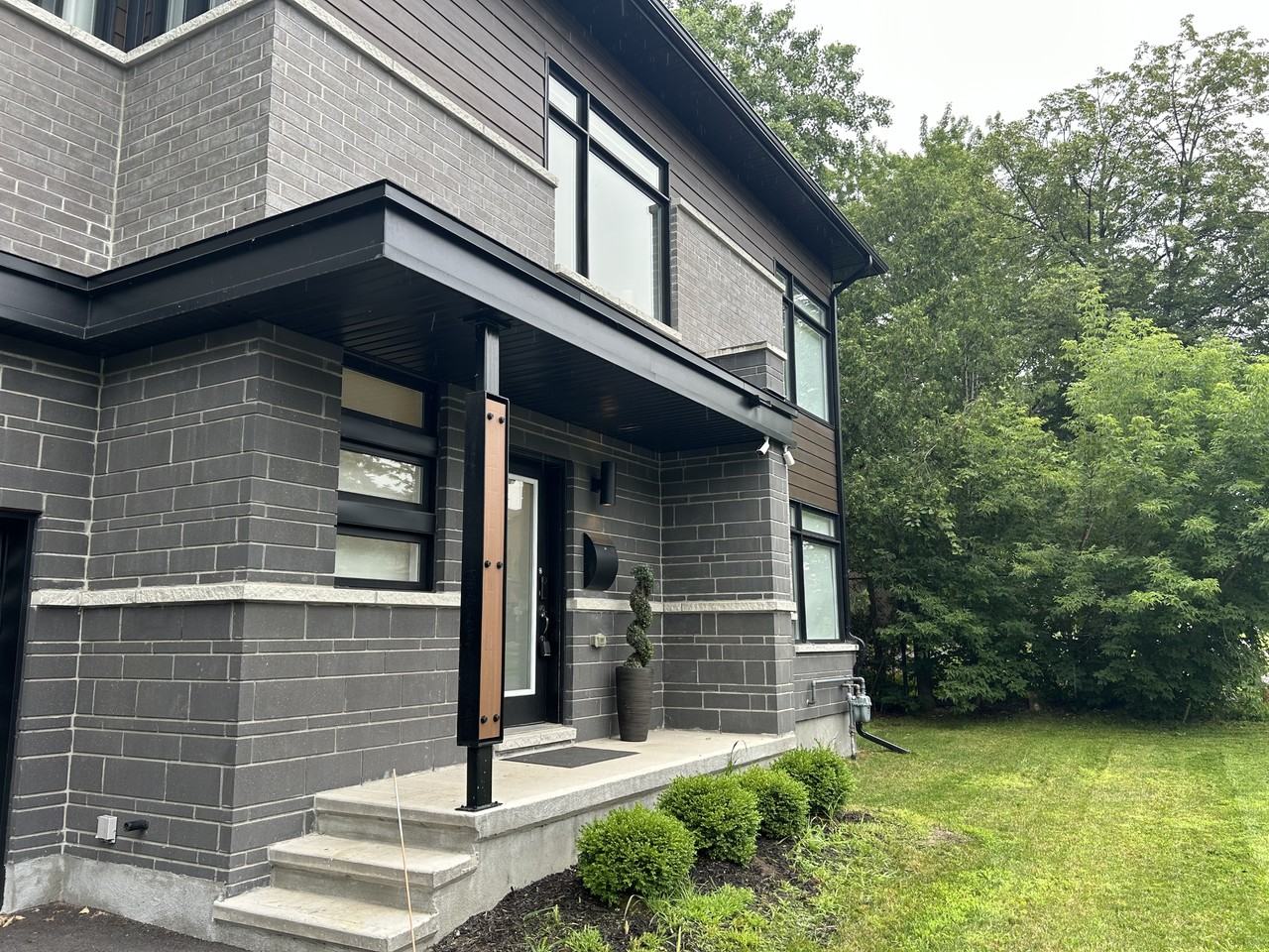 2930 Ahearn Ave - Photo 3 of 24