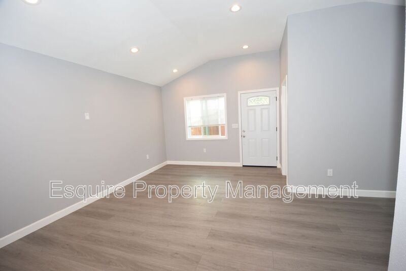 1323 Calle Durazno - Photo 3 of 12