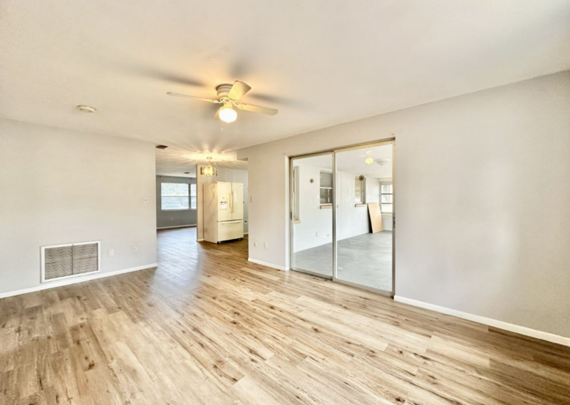 1501 S Hillcrest Ave - Photo 6 of 49