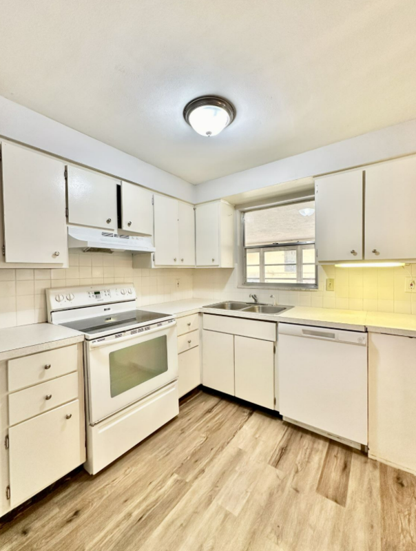 1501 S Hillcrest Ave - Photo 3 of 49