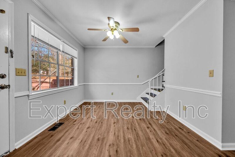 822 Linbard Ln - Photo 2 of 28