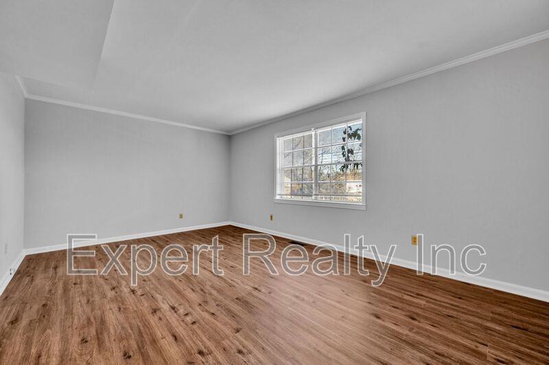 822 Linbard Ln - Photo 3 of 28