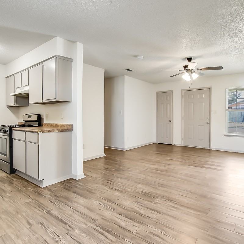 702 Catherine Ln - Photo 4 of 25