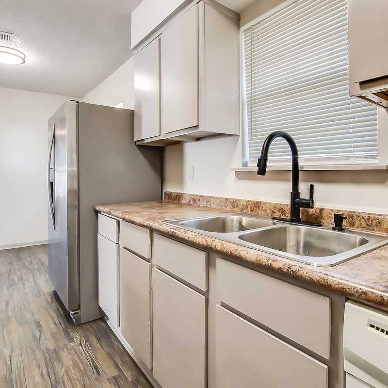 702 Catherine Ln - Photo 7 of 25