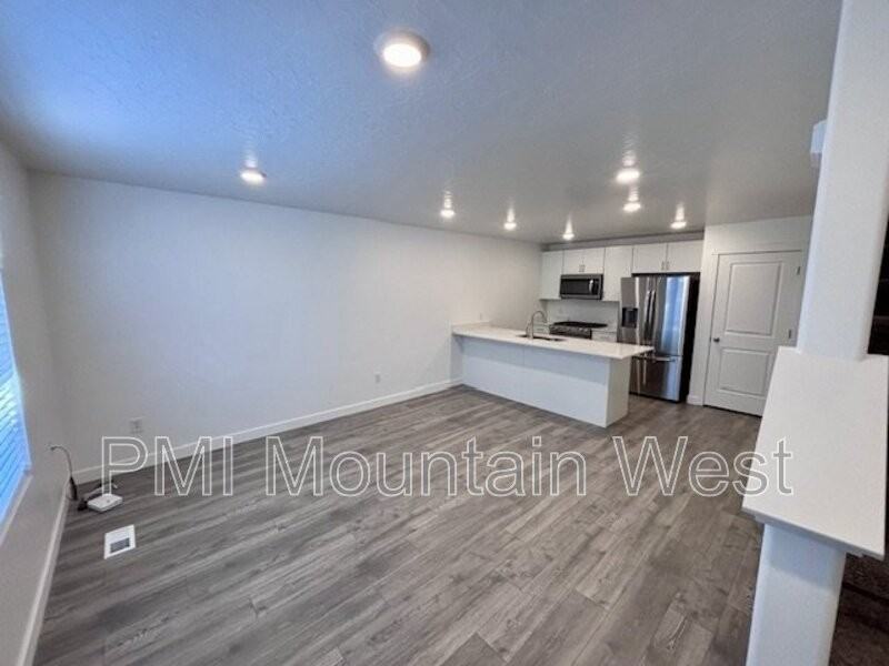 3898 S Bowie Dr - Photo 4 of 16