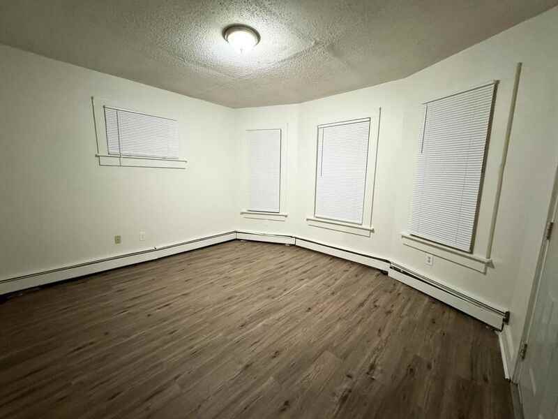 387 Oakland St #3rdFLLEFT - Photo 3 of 7