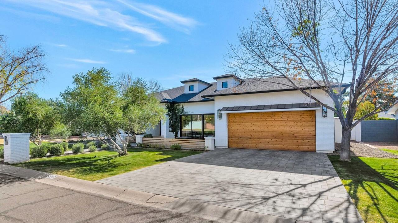 4147 E Clarendon Ave - Photo 2 of 31