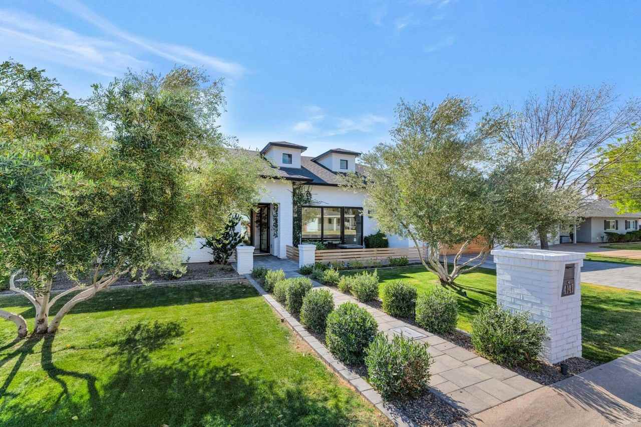 4147 E Clarendon Ave - Photo 3 of 31