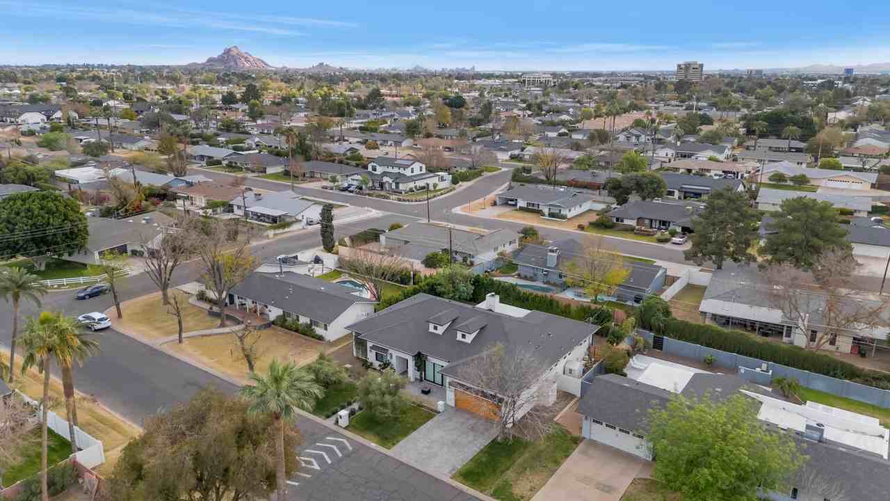 4147 E Clarendon Ave - Photo 5 of 31