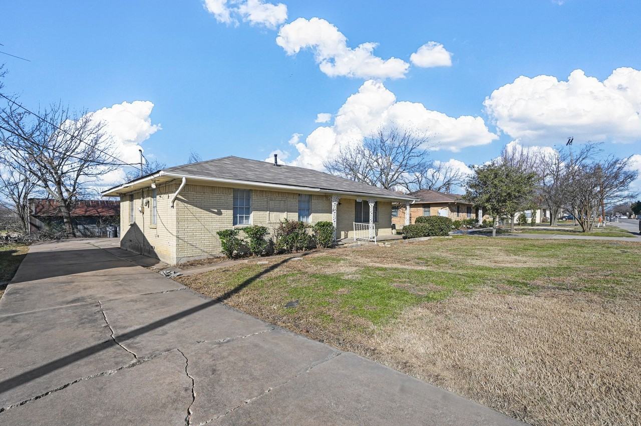 228 N 4th St - Photo 2 of 20