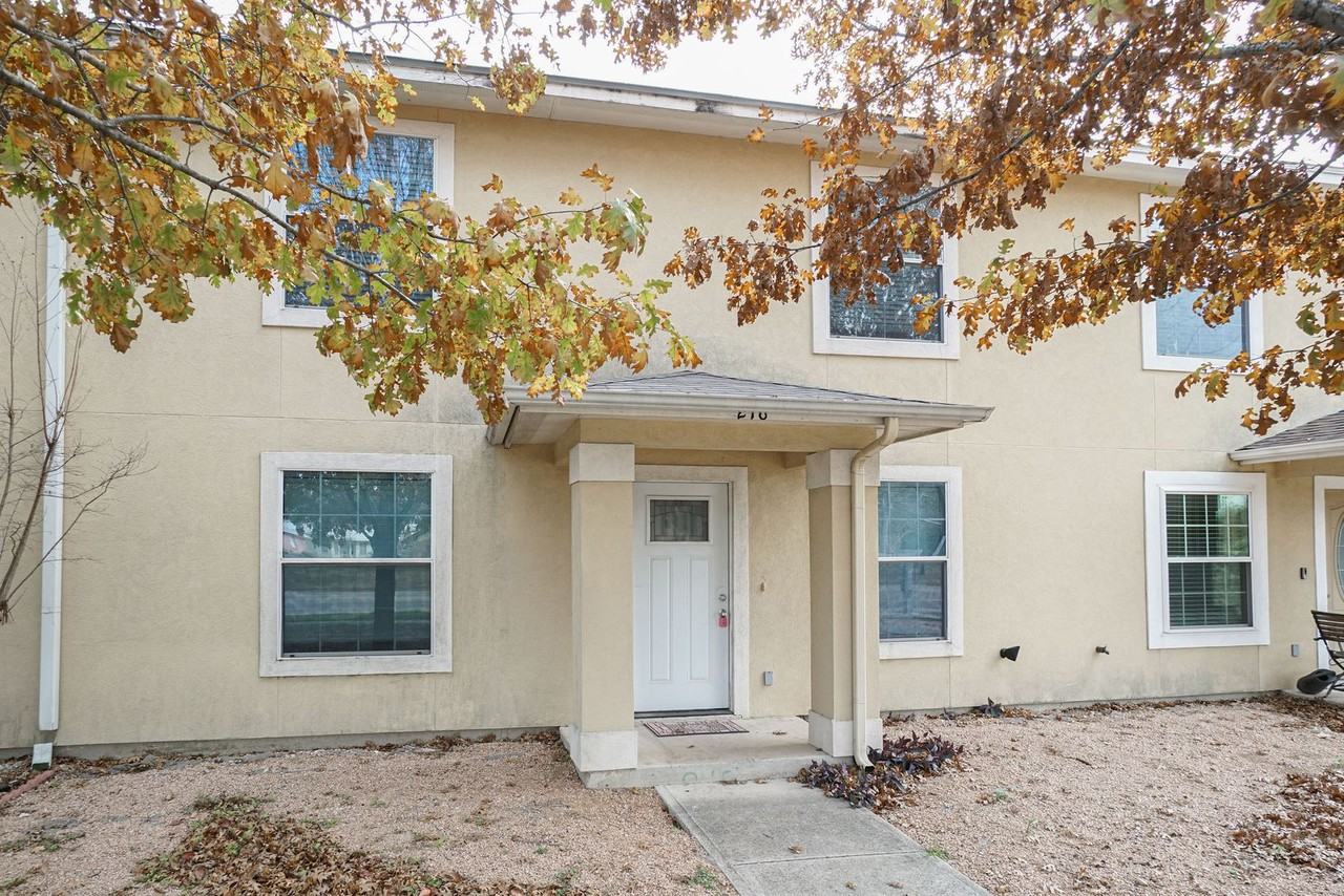 218 E Broadview Dr - Photo 3 of 25