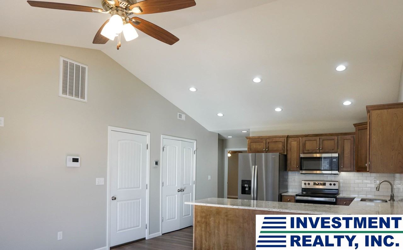 1190-MF4-E2 - Photo 2 of 13