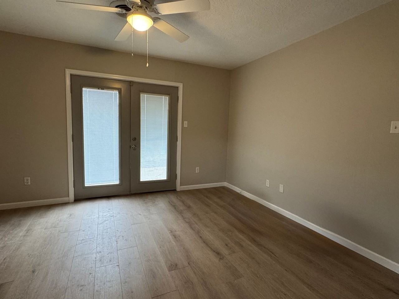 1009 Southeast Alta Lane - Photo 3 of 13