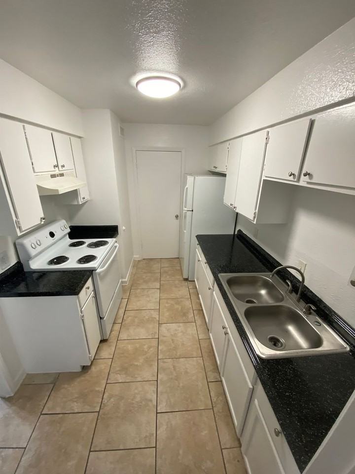 Spanish Ridge Apartments - Photo 4 of 10