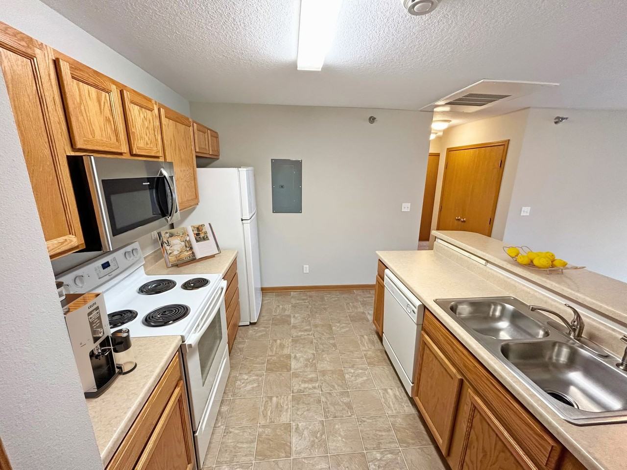 3810 Tiverton Ct - Photo 3 of 14