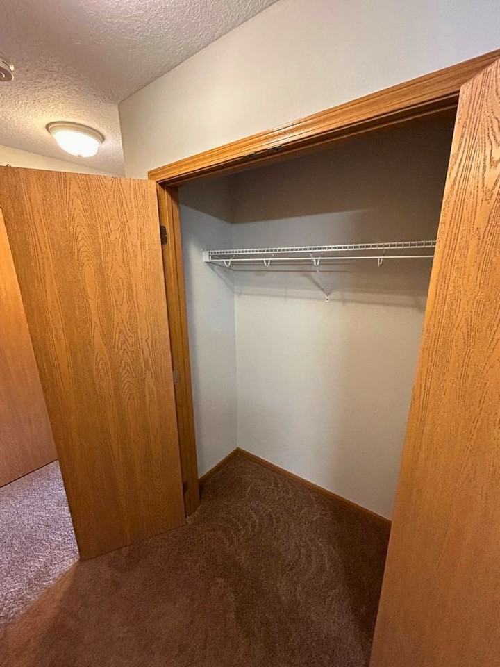 3810 Tiverton Ct - Photo 4 of 14