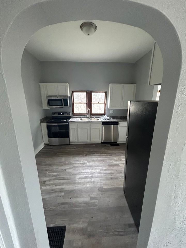 511 Front St - Photo 3 of 15