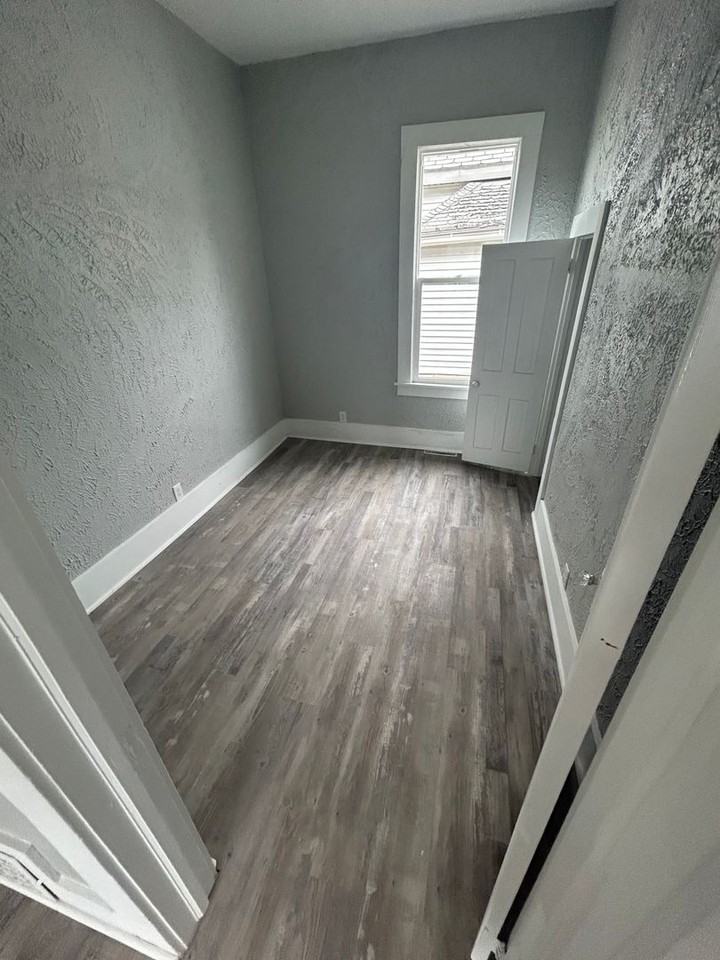 511 Front St - Photo 4 of 15