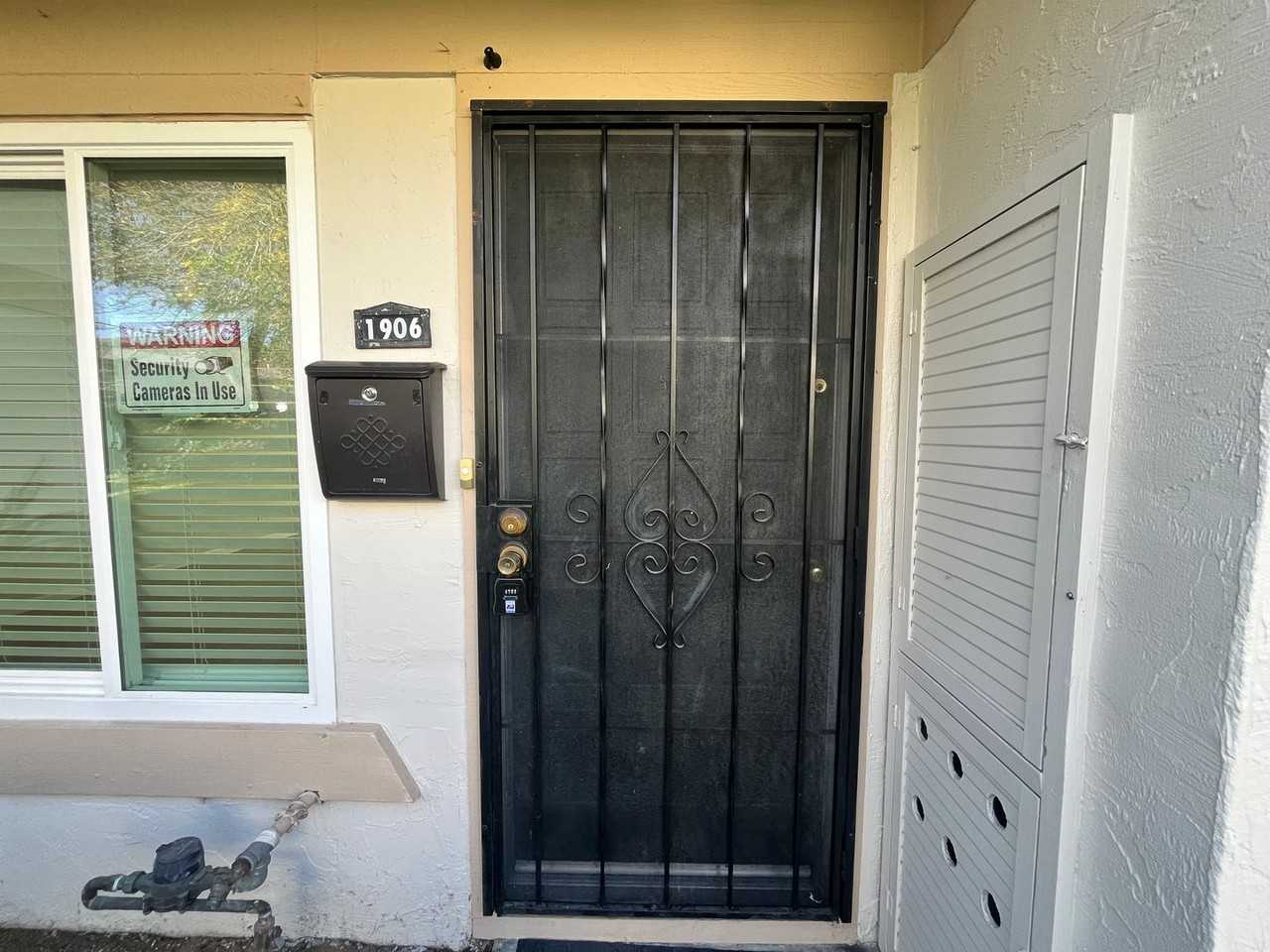 1906 Queen Mary Ct - Photo 2 of 19