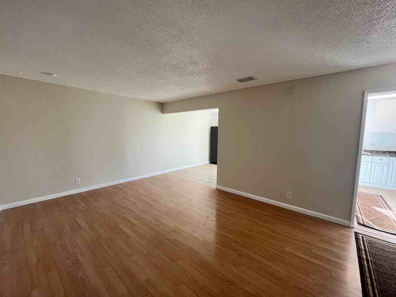 1906 Queen Mary Ct - Photo 3 of 19