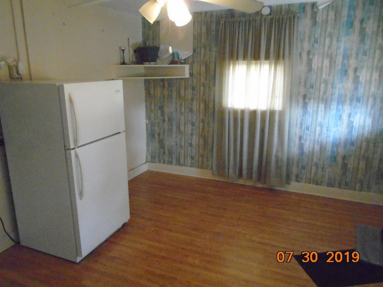 904 N Franklin St - Photo 2 of 4