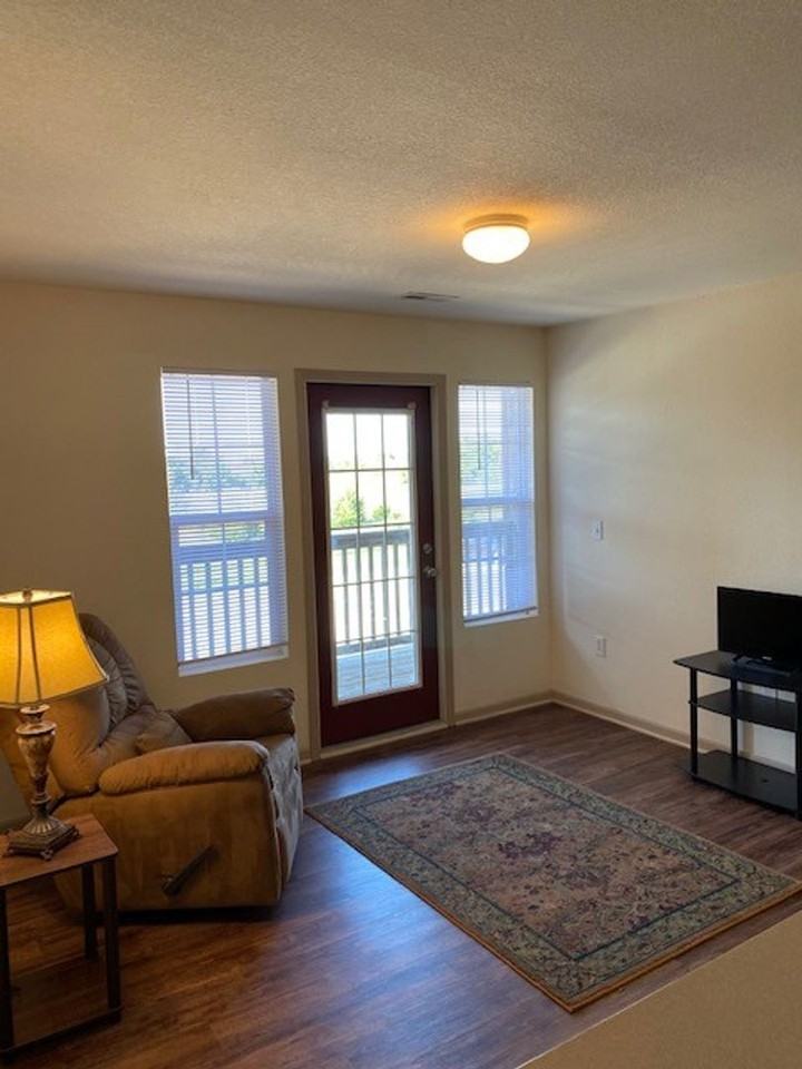 913 Westridge Dr #18 - Photo 2 of 9