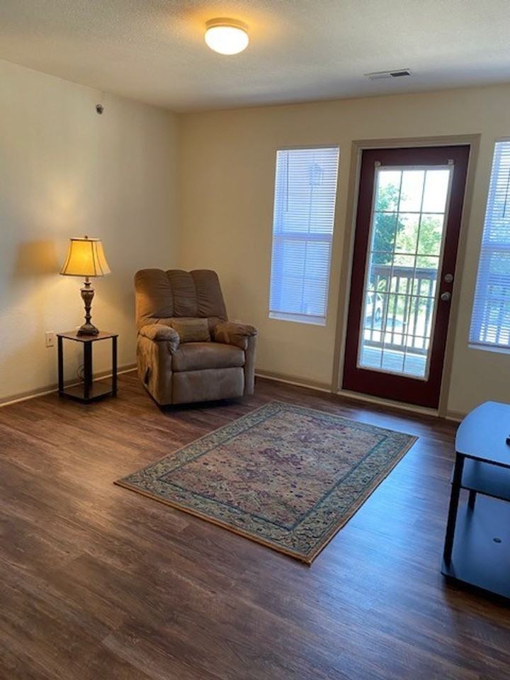 913 Westridge Dr #18 - Photo 3 of 9